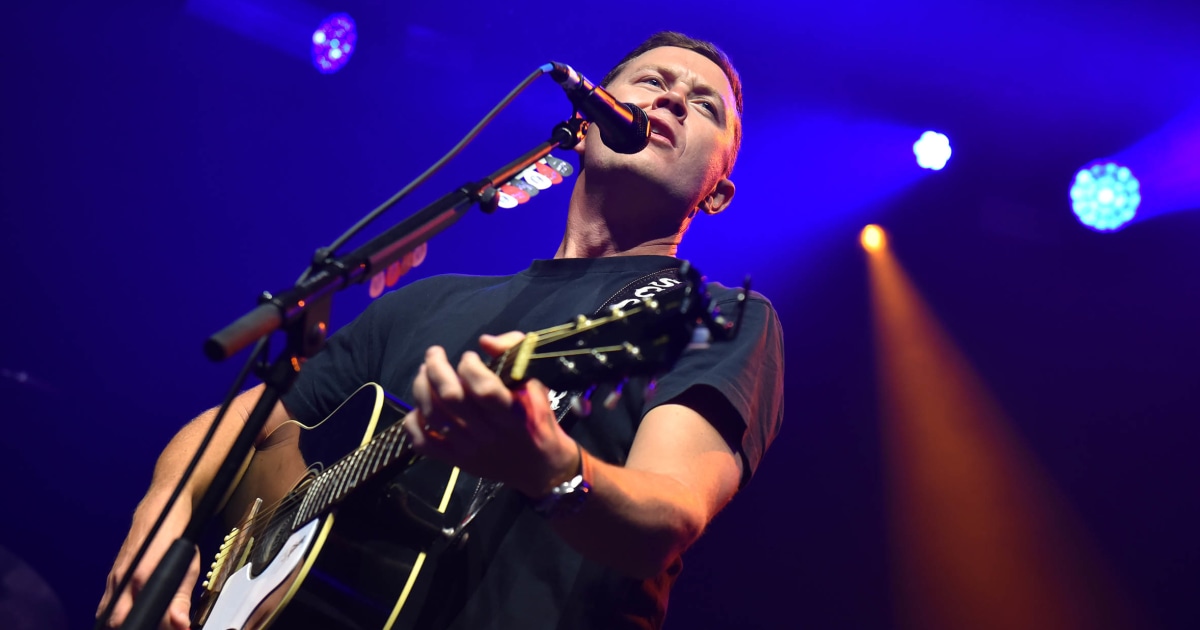 Scotty McCreery Says Both of His Grandmothers Died on the Same Day