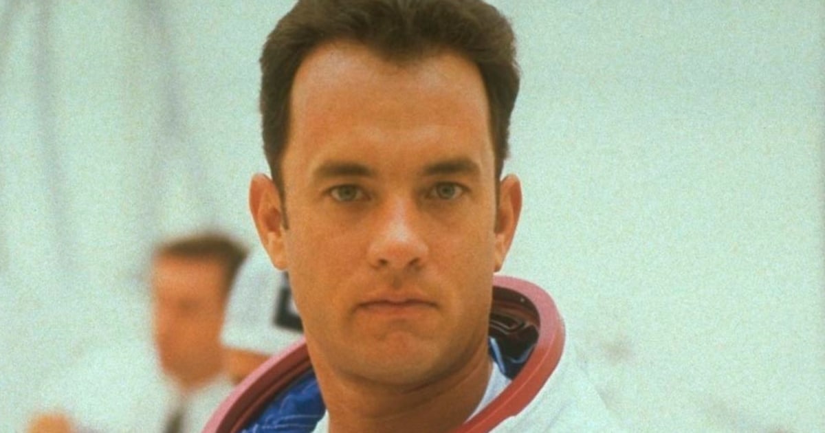 Tom Hanks Pays Tribute to Jim Lovell, the Astronaut He Brought to Life in ‘Apollo 13’