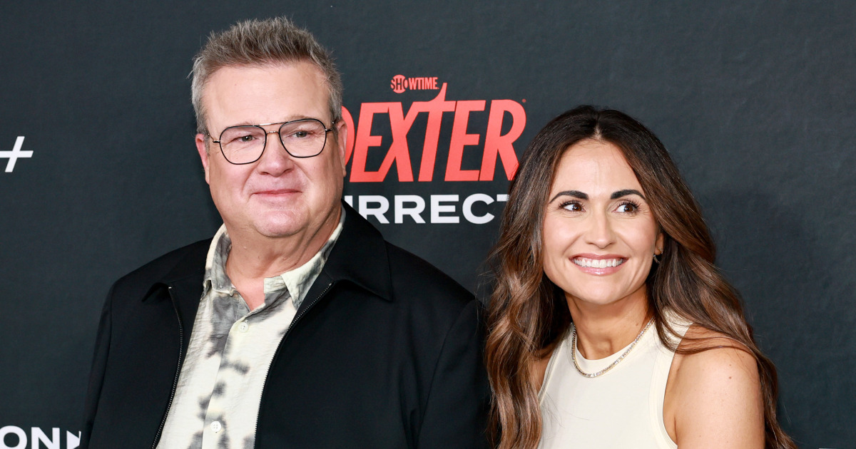 'Modern Family' Star Eric Stonestreet Marries Fiancée Lindsay Schweitzer on His Birthday