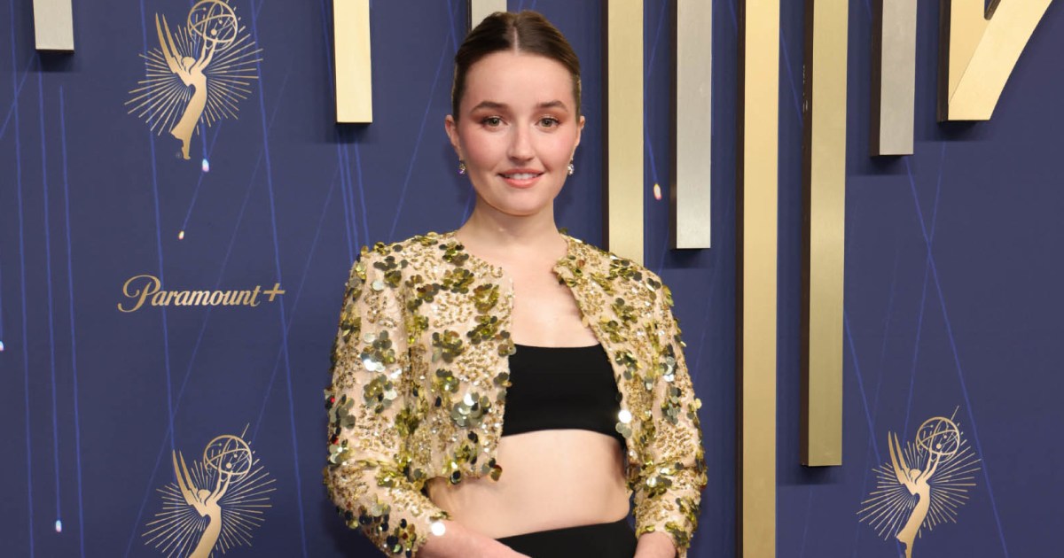 Kaitlyn Dever Emmys Dress: Honoring Mom’s Legacy | 2024 Red Carpet Kaitlyn Dever Emmys Dress: Honoring Mom’s Legacy | 2024 Red Carpet