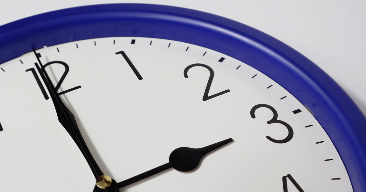 When Is Daylight Saving Time 2025? What to Know About the Clocks ‘Falling Back’