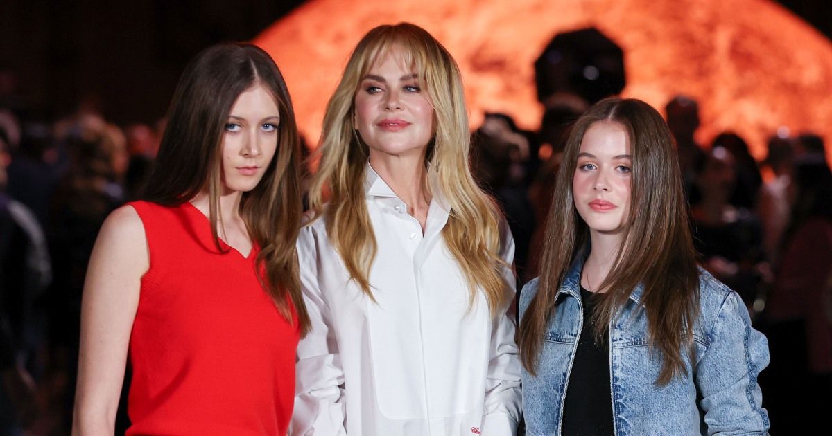 Nicole Kidman Poses with Daughters in Rare Moment at Fashion Show