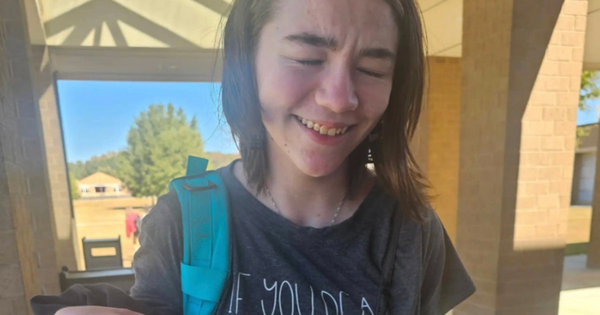 Mom Reminds Parents to Read Their Kids' T-Shirts Before School After Awkward Mix-Up