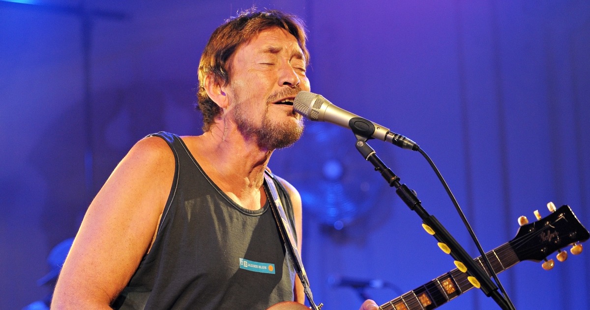 Singer-Songwriter Chris Rea, Known for 'Driving Home for Christmas,' Dies at 74