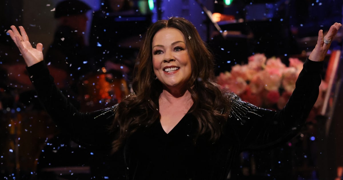 Melissa McCarthy Debuts New Look Hosting 'SNL' and Fans Are Loving It: 'So Gorgeous'
