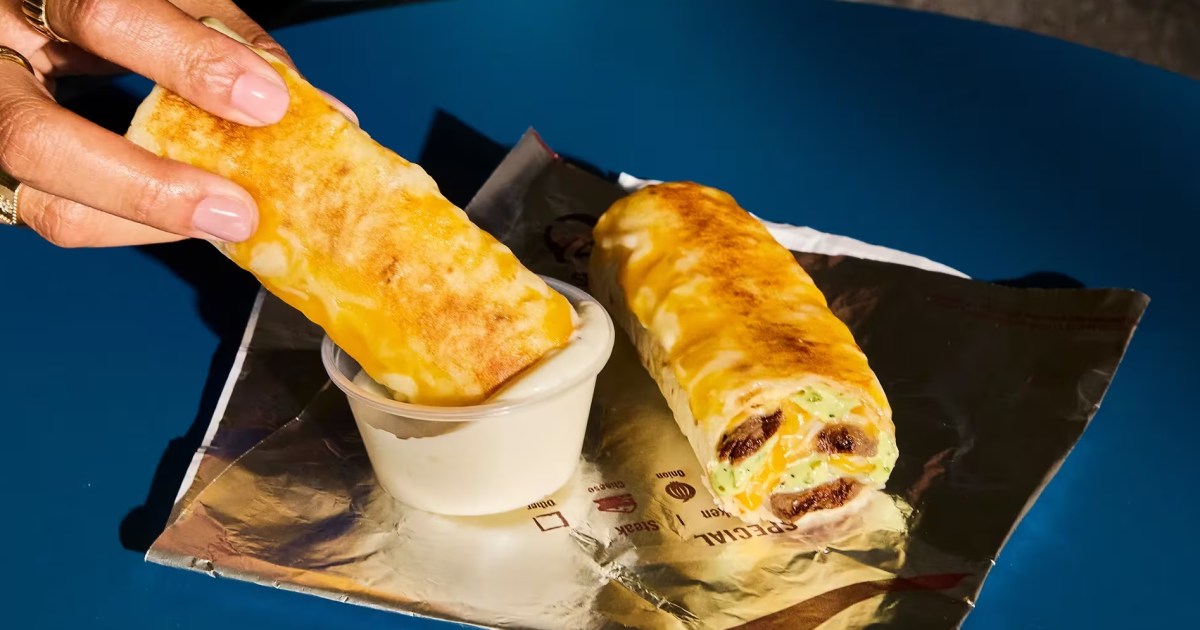 Taco Bell Brings Back Cheesy Dipping Burritos With a Brand-New Sauce