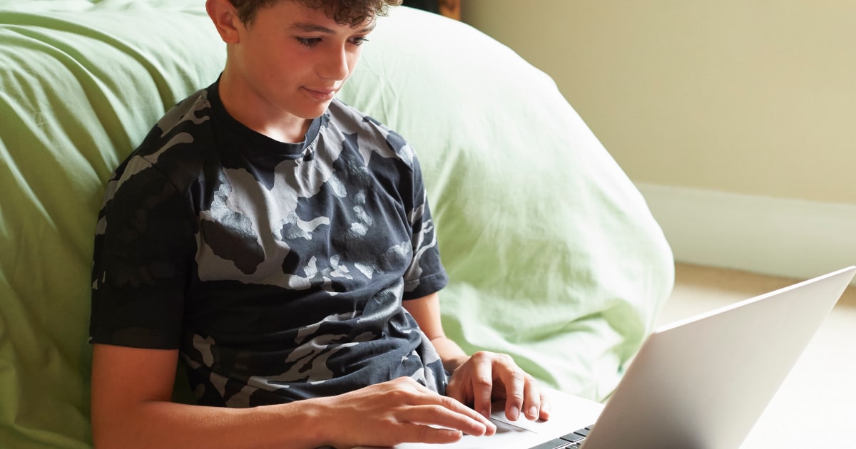 Study Finds This Is How Teen Boys Are Being Lured Into Gambling