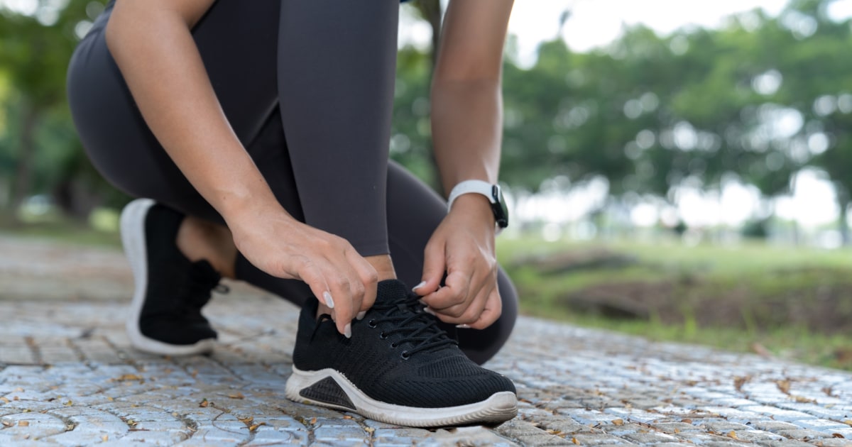 Best Sneakers for Overpronation, According to Podiatrists