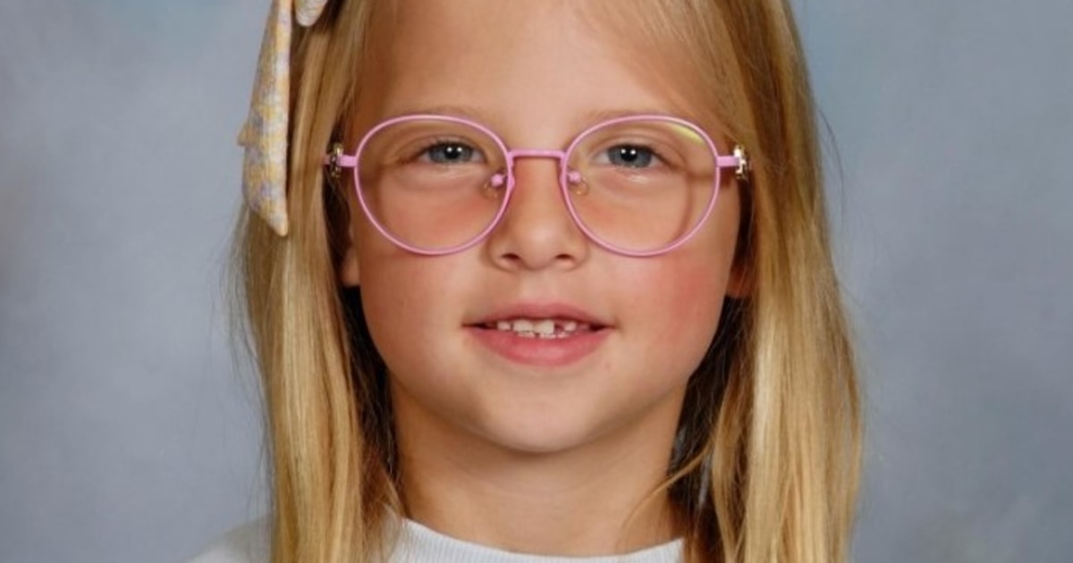 The Picture Day Outfit That Could Only Happen to a Middle Child Goes Viral