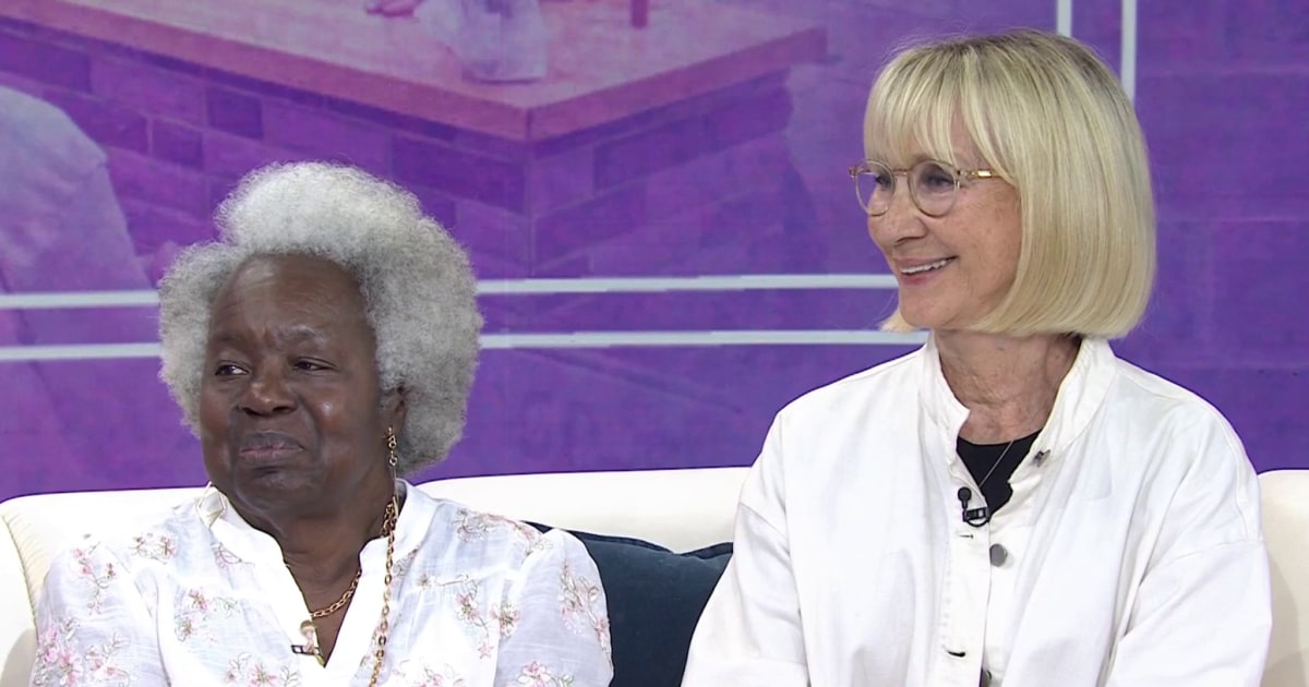 'Grandma Stand' Volunteer Shares 1 Piece of Wisdom She Tells Every Person Who Stops By