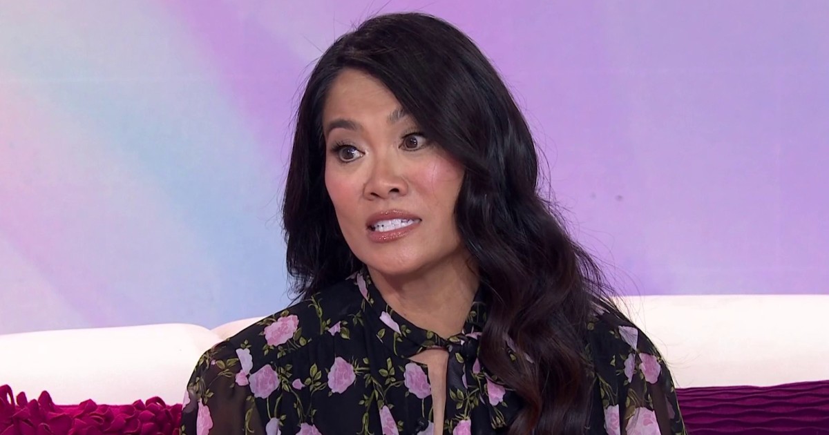 Dermatologist Sandra Lee, a.k.a. Dr. Pimple Popper, recalls early signs she was having a stroke that she dismissed as stress.