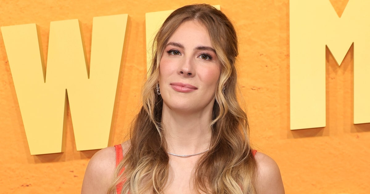 Emily Henry has some words of wisdom for fans of her book “Beach Read”