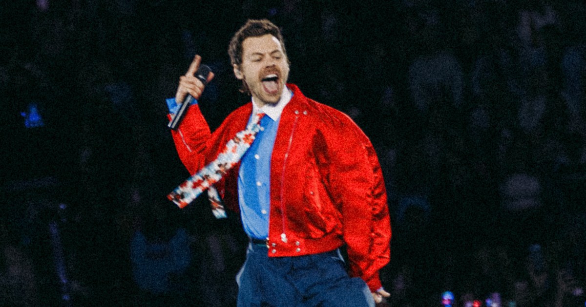 Harry Styles has officially kicked off his worldwide “Together Together” tour, which includes a 30-date residency at Madison Square Garden in New York City. However, some fans are taking issue with the stage layout.