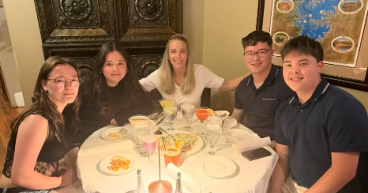 Kate Gosselin Celebrates Sextuplets' 22nd Birthday With New Photos of Her Kids, 'Minus' 2