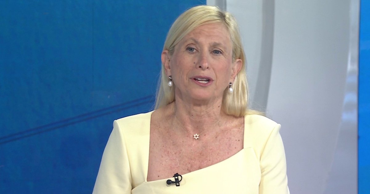 Doctor Reveals 1 Phrase Never to Say to a Breast Cancer Patient, Even If You’re a Survivor