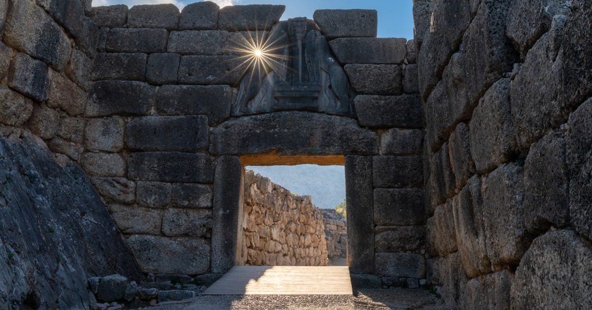 What Is the Lion’s Gate Portal? Why August 8 Is Best Day of the Year for Manifesting