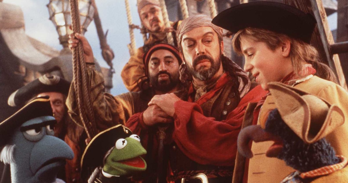 Tim Curry Named an Honorary Muppet, Joins Dolly Parton As 1 of Select Few With the Title