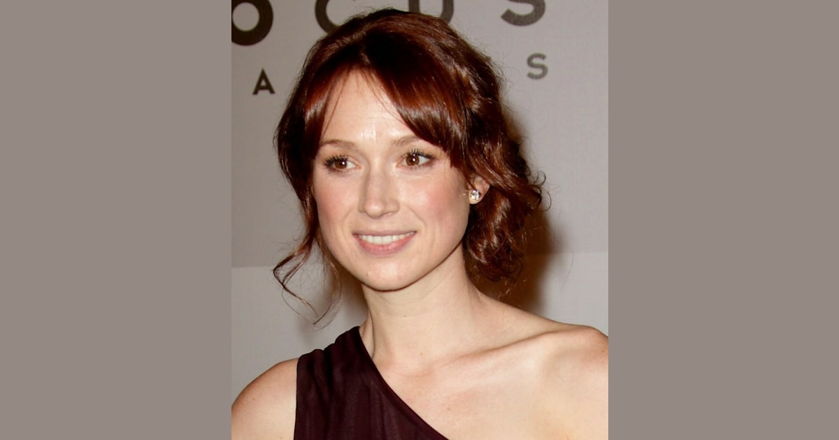 'Office' actress Ellie Kemper ties the knot
