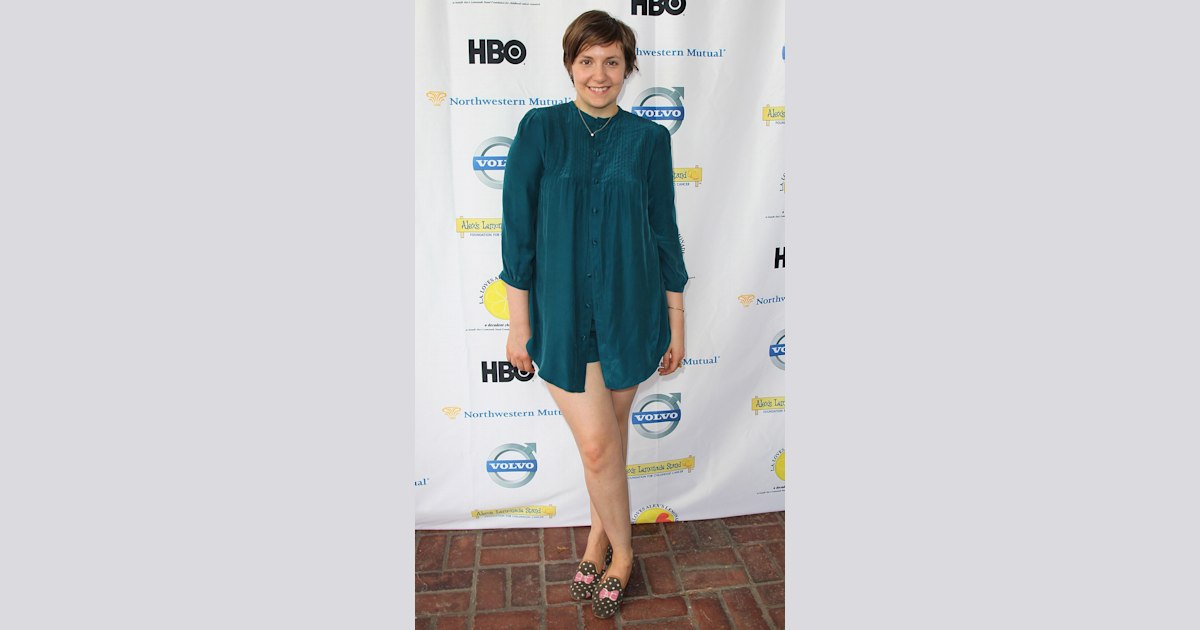 Lena Dunham wears eye-wateringly tight leggings as she hits the