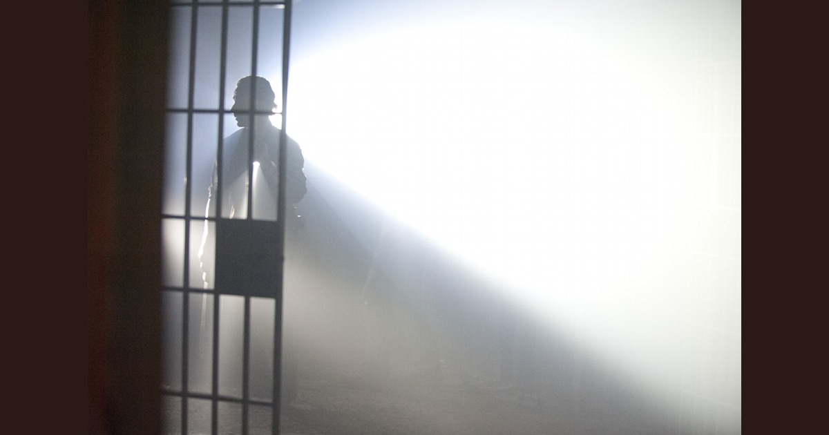 Steven Yeun: Prison is 'claustrophobic' on 'Walking Dead'