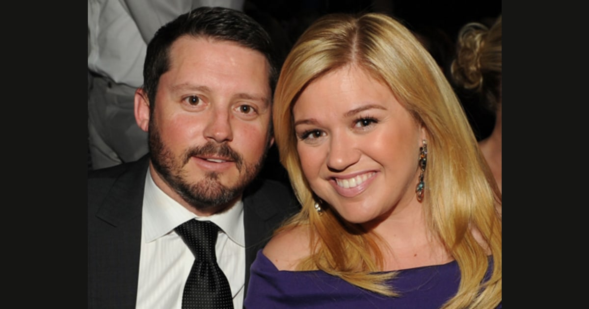 Blake Shelton will officiate Kelly Clarkson�s wedding