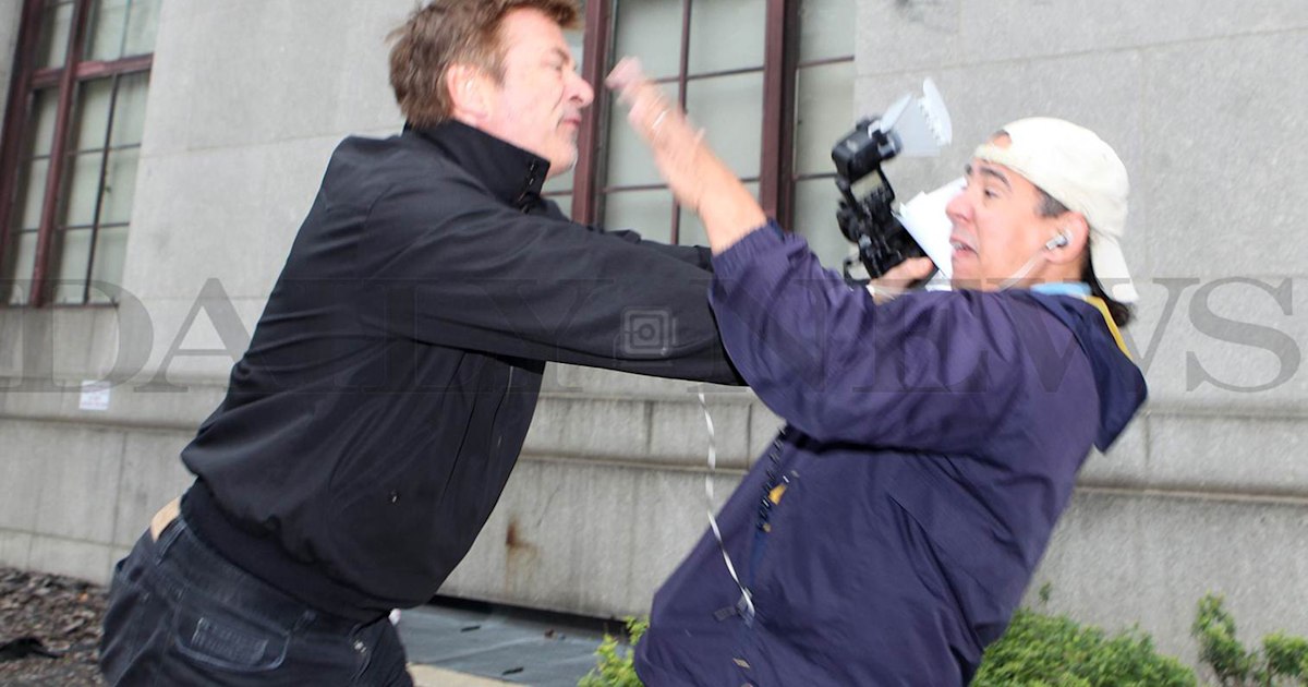 Alec Baldwin tussles with photographers, goes on Twitter rant(02)