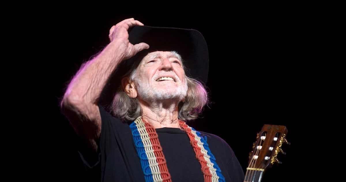 'Jackass' stars to ride again ... with Willie Nelson
