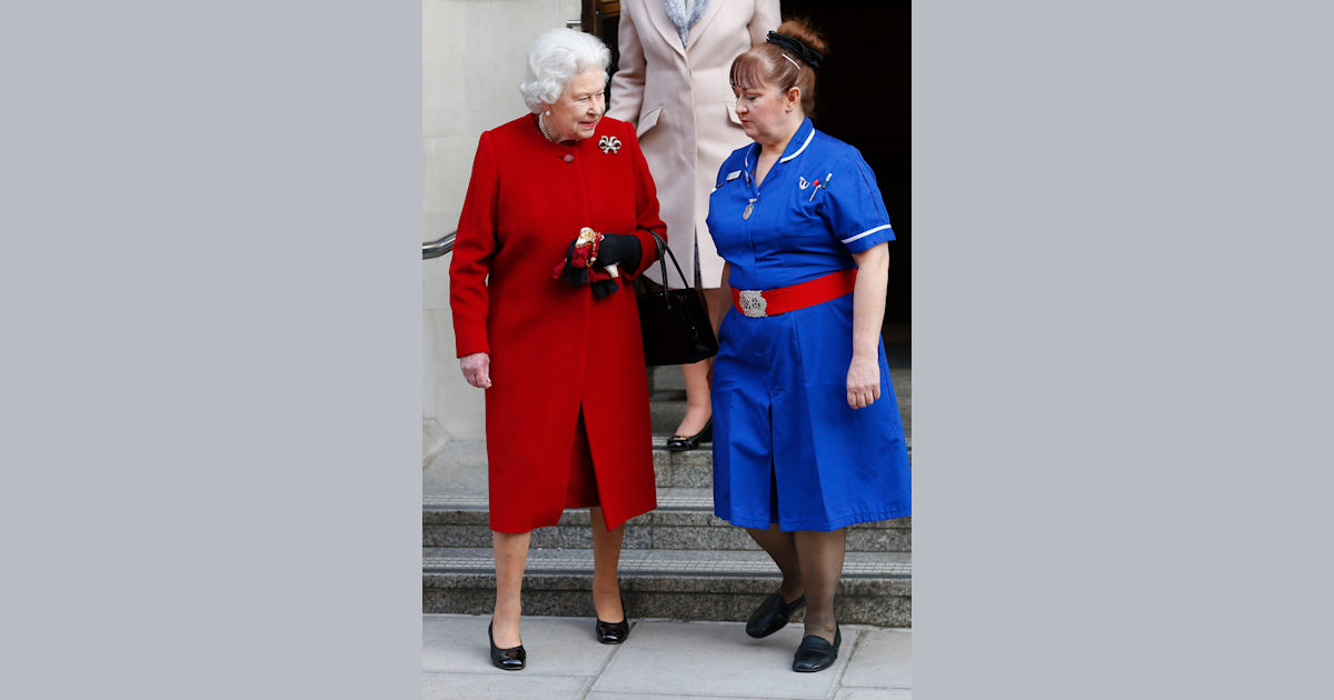 Queen Elizabeth leaves the hospital
