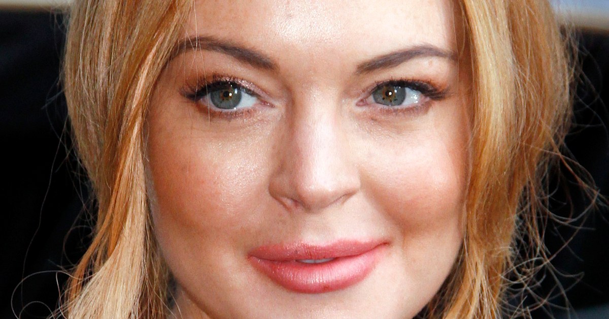 Lindsay Lohan checks into rehab at Betty Ford Center