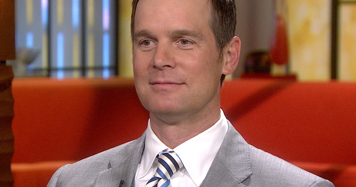 KLG, Hoda tease Peter Krause for dating onscreen sister
