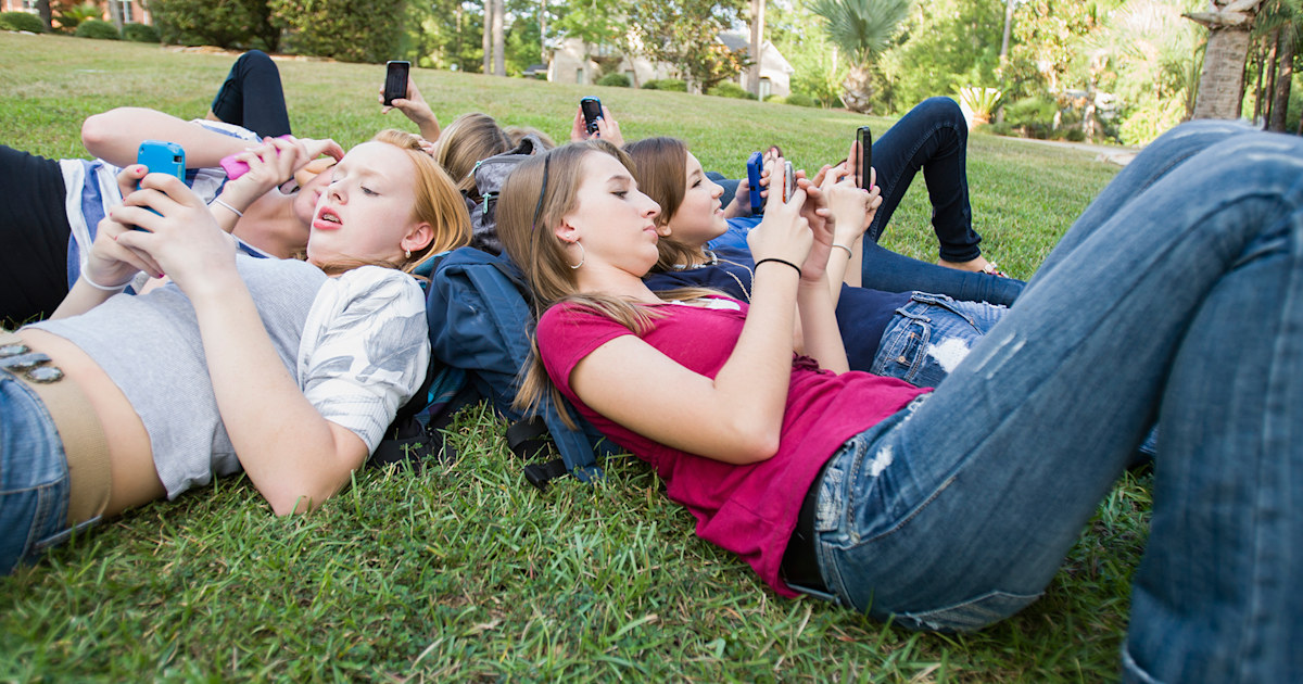 Seventh Graders Sexting It Might Be More Common Than You Think 7598