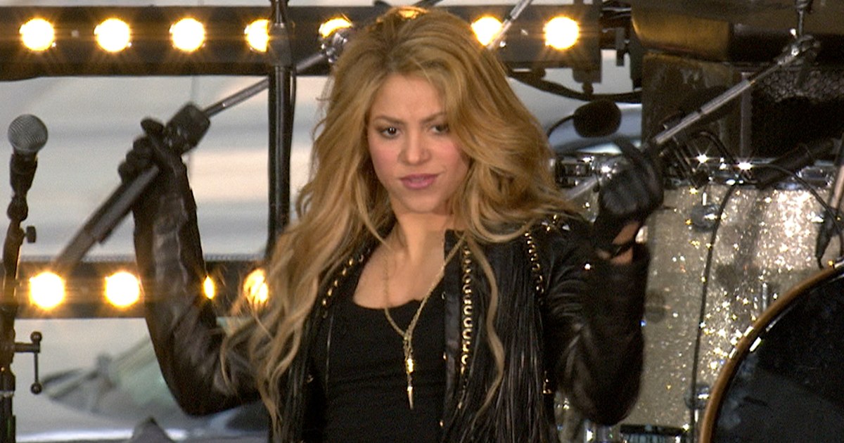 Shakira says she's 'surrounded by little boys' on 'The Voice'