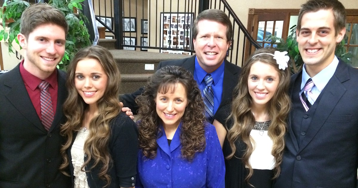 The Duggars 7 Rules Of Courtship Love Is In The Air But No Kissing