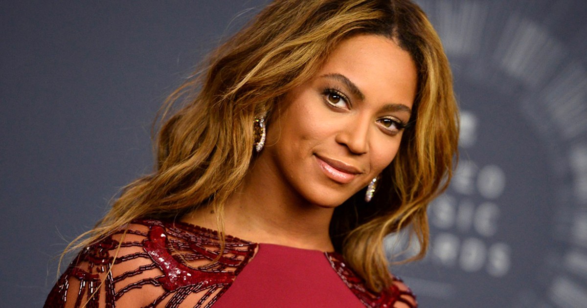 Beyoncé rocks really short bangs in new photos