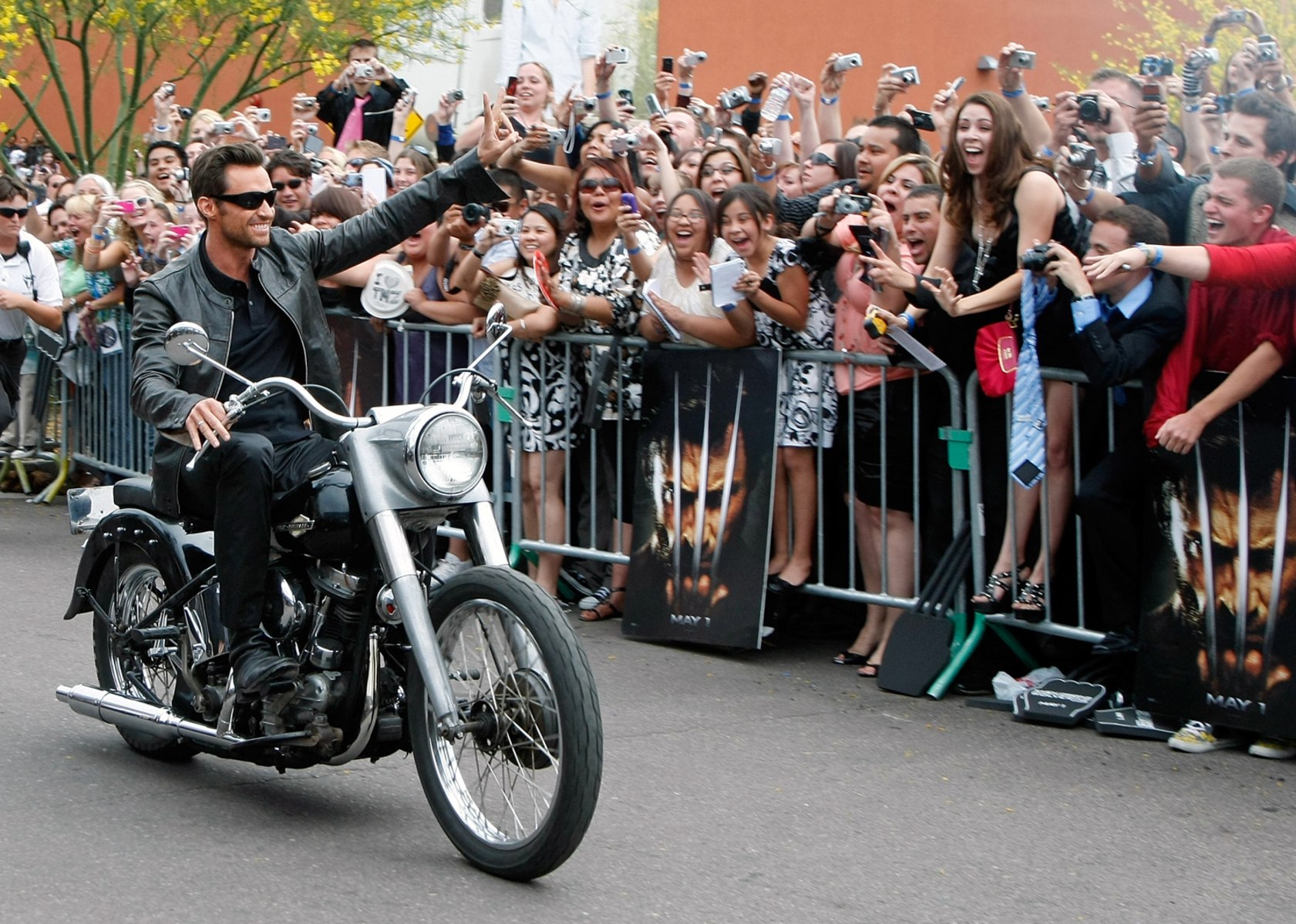 Hugh Jackman на мотоцикле