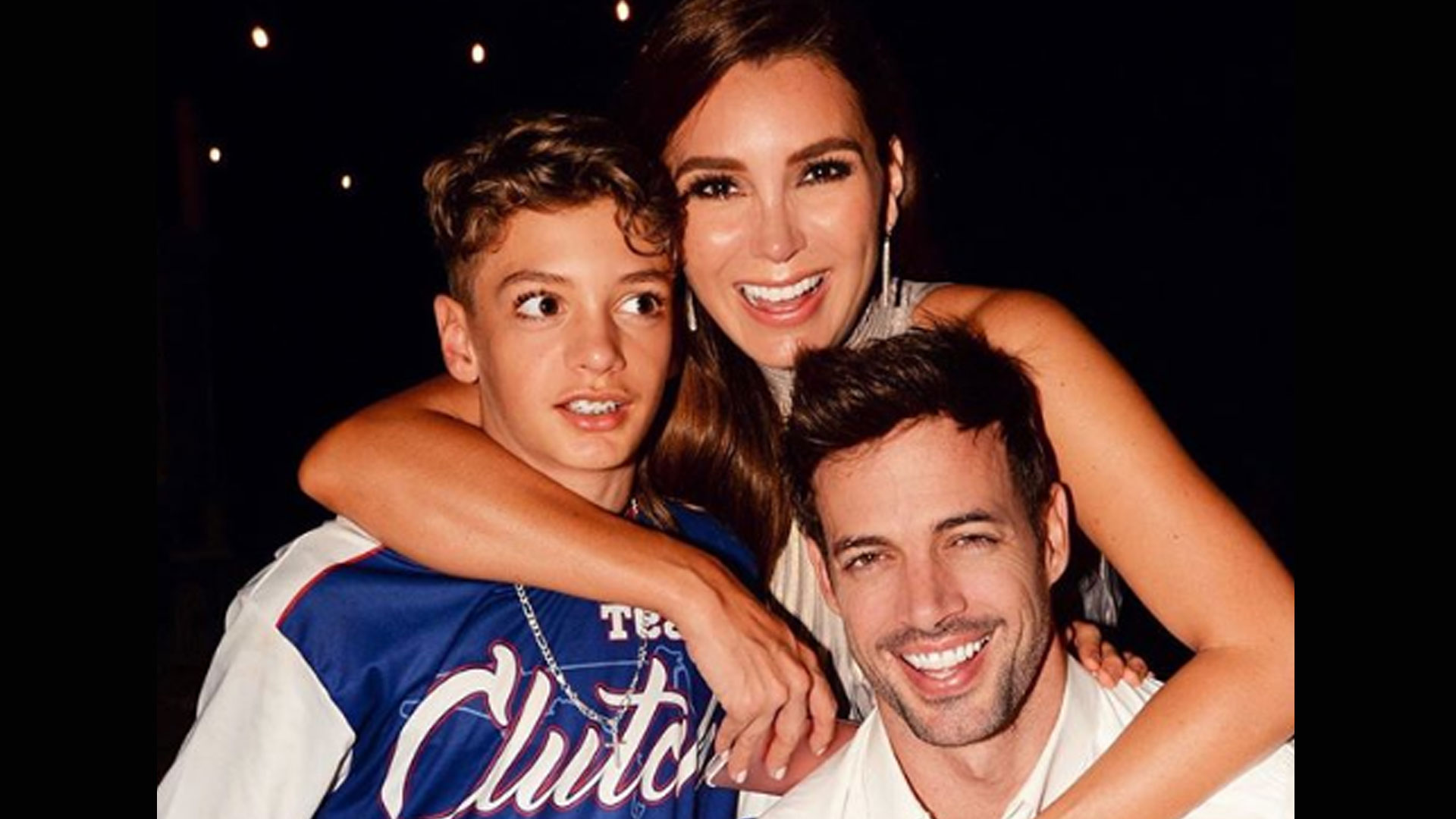 Hijo de William Levy luce sus increíbles abs en la playa (FOTOS)