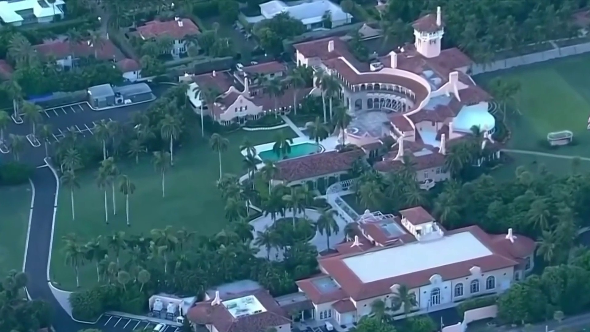 La Justicia emitió ocho órdenes de allanamiento para la residencia de Trump en Florida