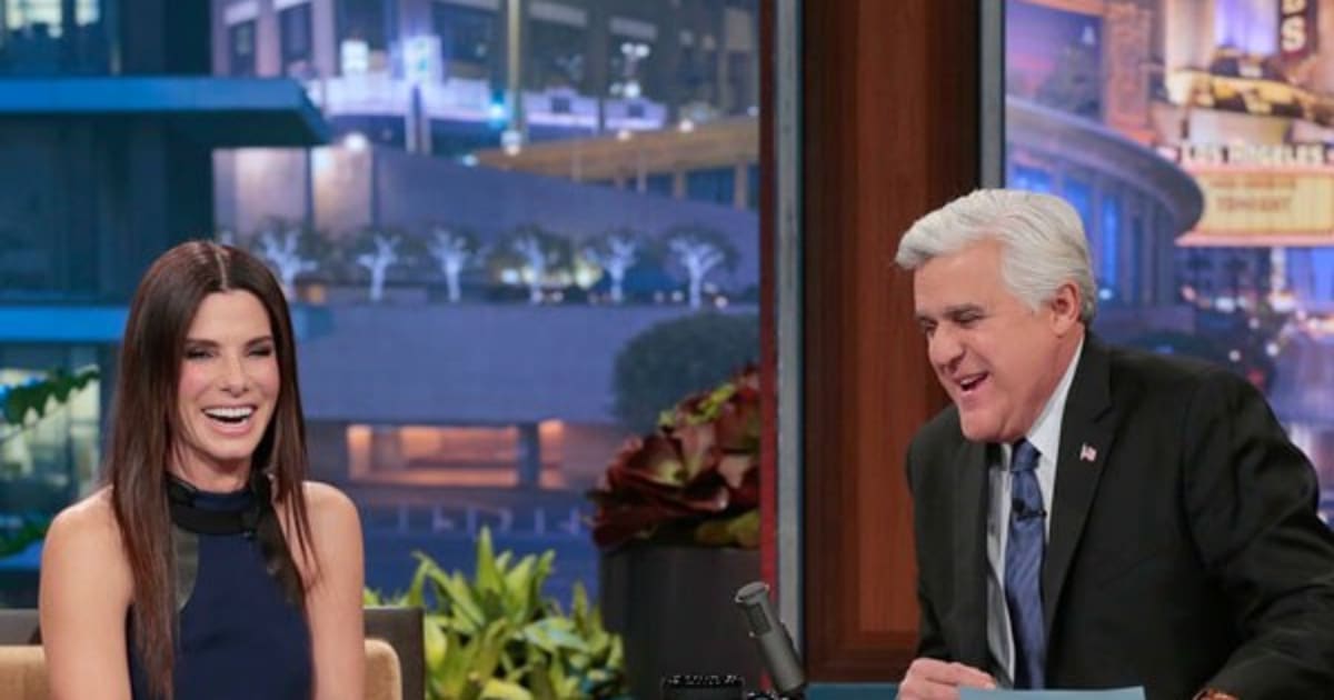 Sandra Bullock Tears Up Saying Goodbye to Jay Leno(01)