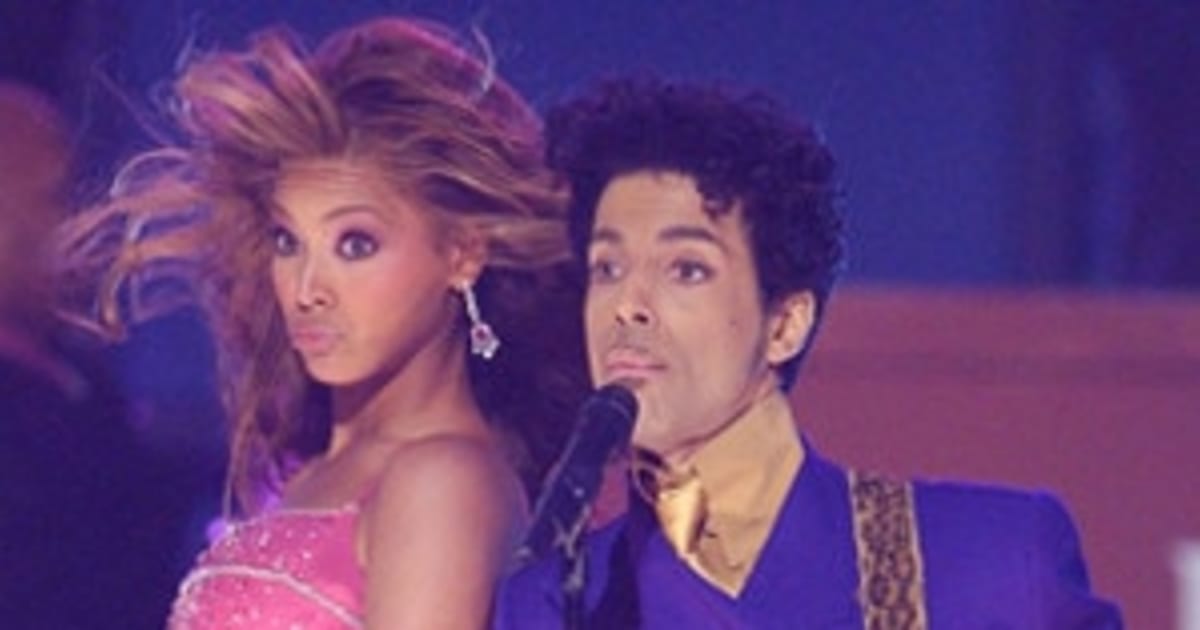 Watch Beyoncé's Powerful Tribute to Prince