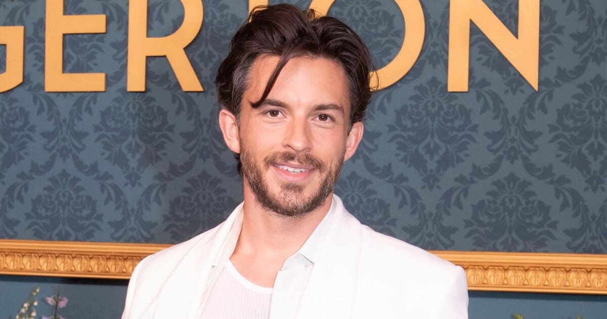 Jonathan Bailey Comments on Relationship Status