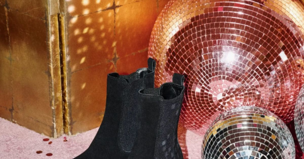 
                        10 Chelsea Boots to Buy: UGG, Aldo, Dr. Martens, Dolce Vita & More
       ...