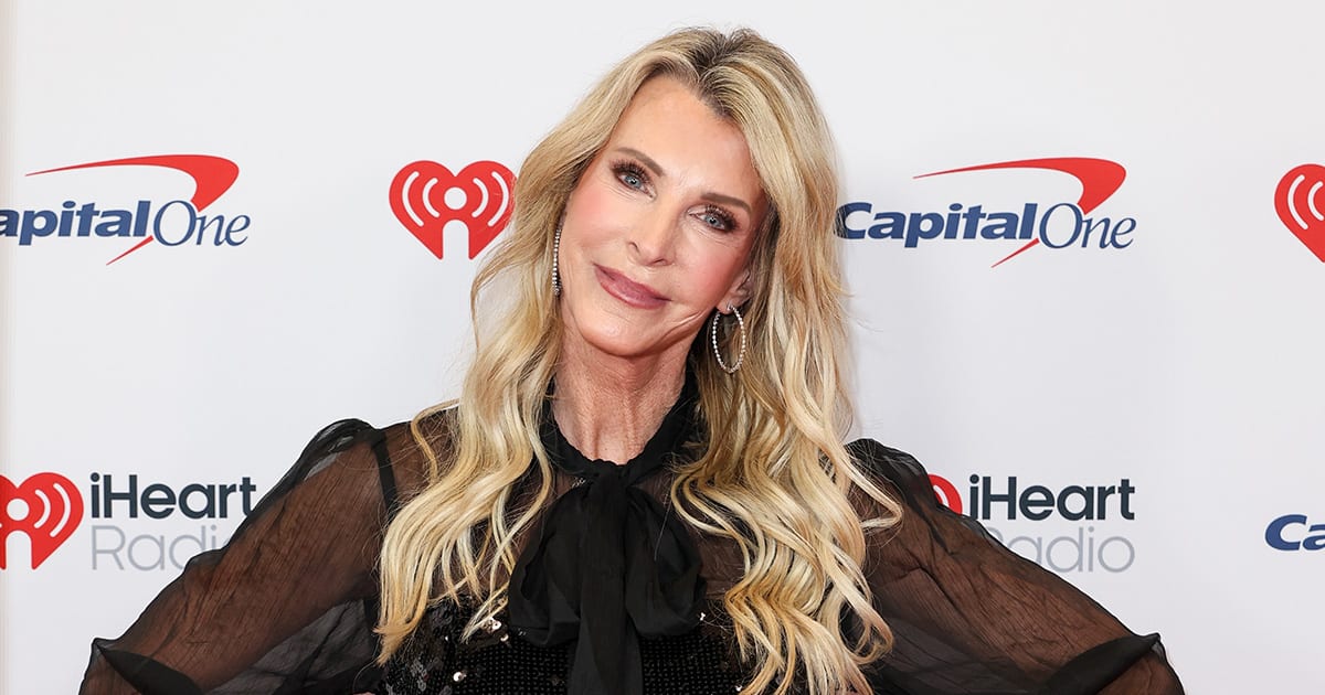 Joan Vassos от Golden Bachelorette реагира на онлайн слуховете че