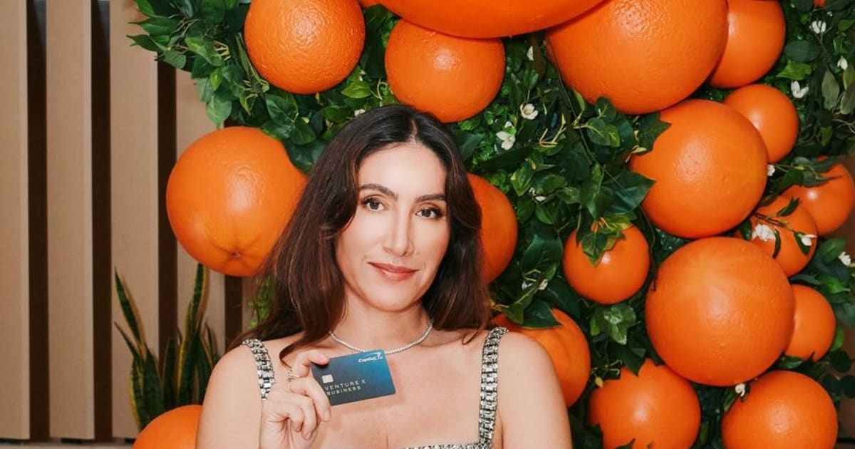 
                        Jen Atkin Spills Pro Secrets To Making Your Holiday Hairstyle Last
       ...