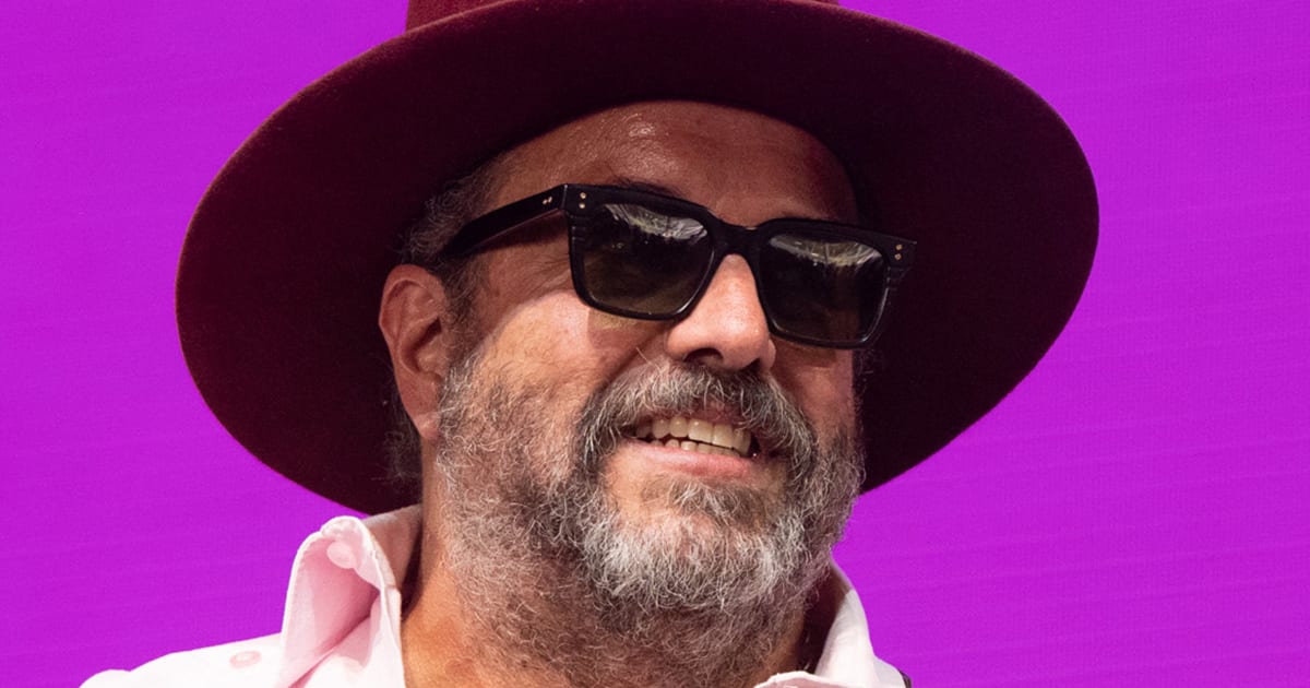 
                        Raul Malo, Mavericks Singer, Dead at 60
                