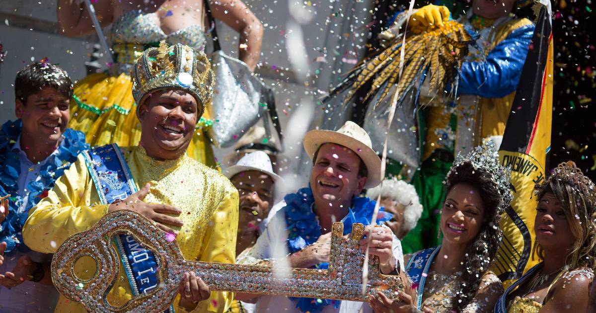 Какие самые популярные праздники. Король МОМО. Король МОМО В Бразилии. Король МОМО карнавал бразильский. Новогодний карнавал в Бразилии.